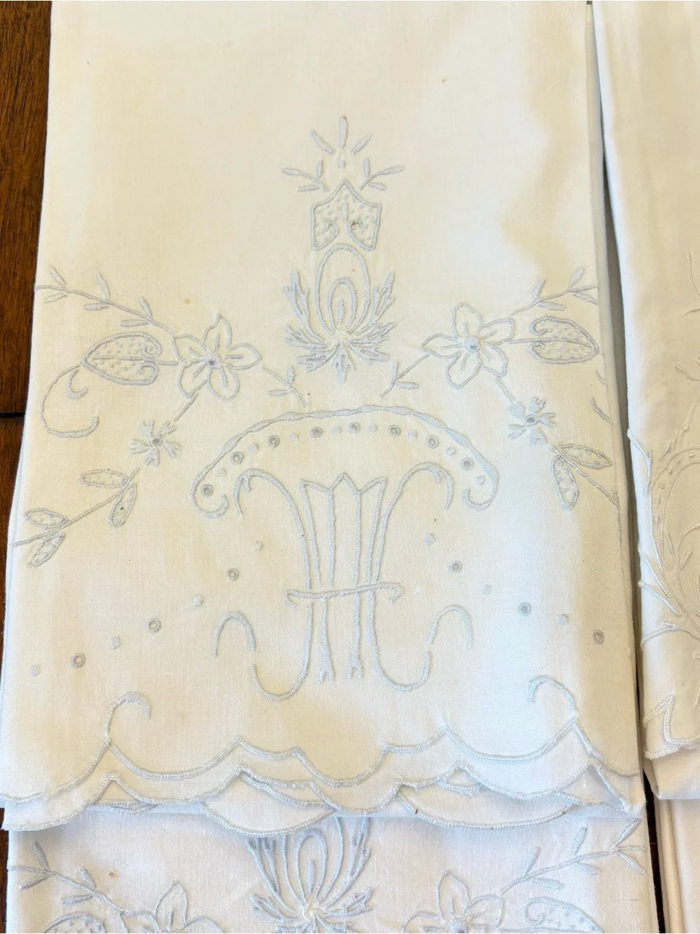 Vintage Embroidered Design Pillowcases 3 Pairs White Full/Queen Age Stain Spots